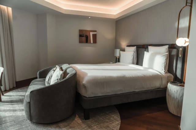 Athens Capital Center Hotel-MGallery Collection-华丽客房, 1 张特大床, 阳台-9