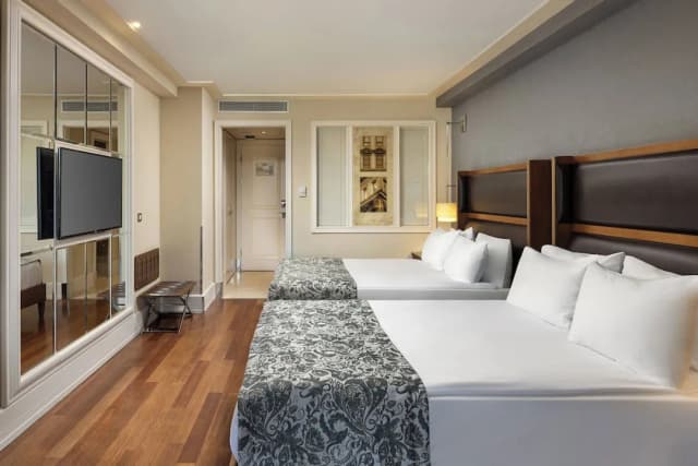 Titanic City Taksim-Family Room-2