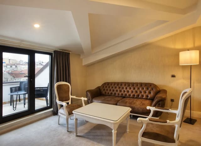 オットマンズ ライフ ホテル デラックス-シニア ルーム-5