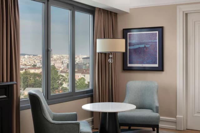 Istanbul Marriott Hotel Pendik-Deluxe Room, 1 King Bed, City View-3