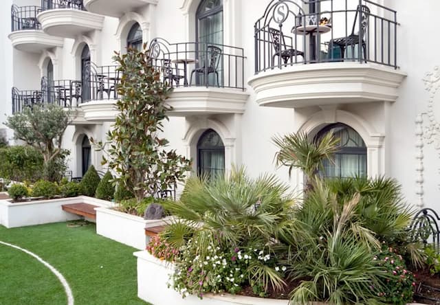 スラ デザイン ホテル アンド スイーツ - ブティック クラス-デラックス ダブルルーム コートヤードビュー ガーデン-10