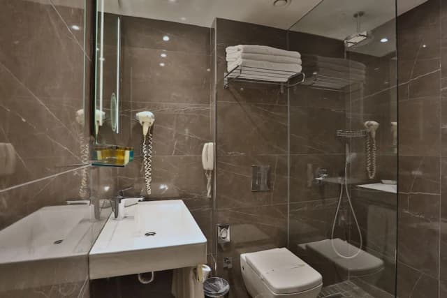 AHC オールド シティ ホテル-Triple Room-10