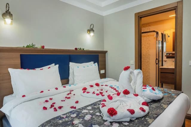 Aristocrat Hotel-标准双人房或双床房-6