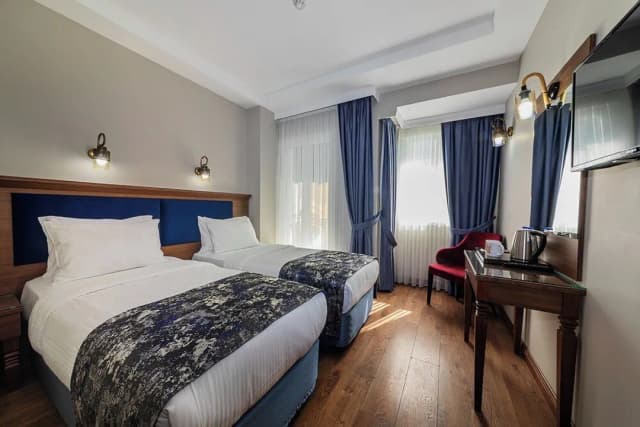 Aristocrat Hotel-标准双人房或双床房-10