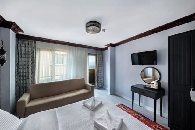 미트라 호텔-디럭스 트리플룸-4