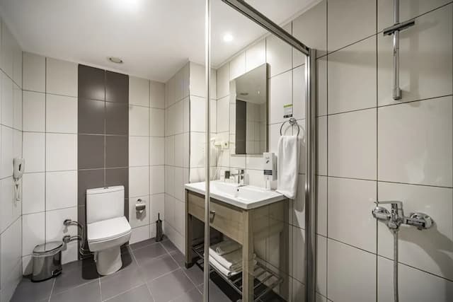 ロックス ホテル-Superior French Bed Room-11