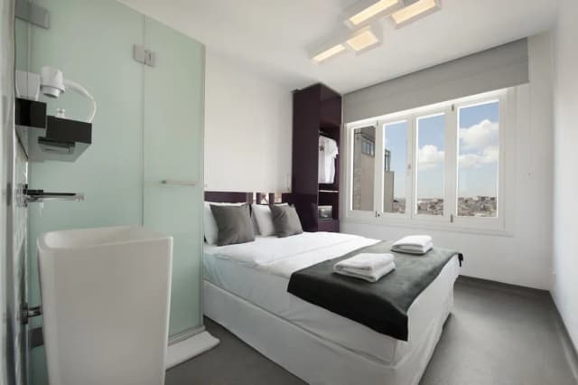 ワビ ホステルズ-Standard Double Room with Private Bathroom and Shared WC-2