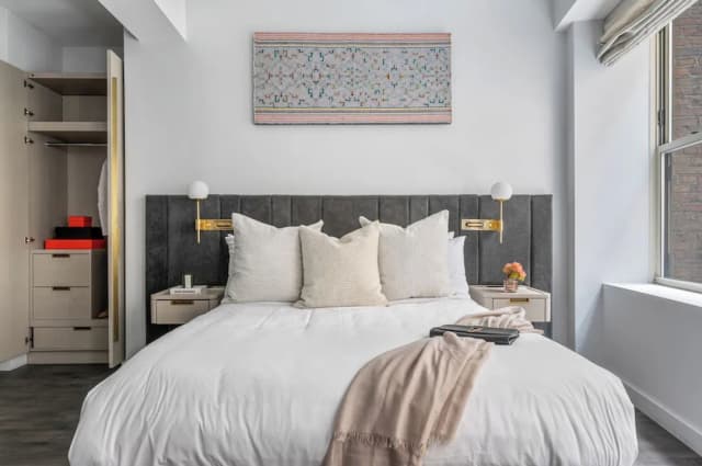 17John-Classic Studio, 1 Queen Bed, Kitchen-3