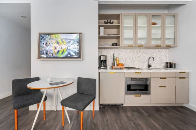 17John-Classic Studio, 1 Queen Bed, Kitchen-8