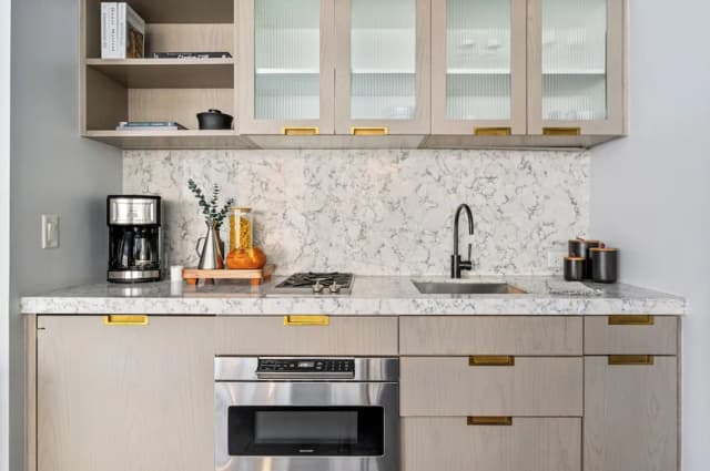 17John-Classic Studio, 1 Queen Bed, Kitchen-7