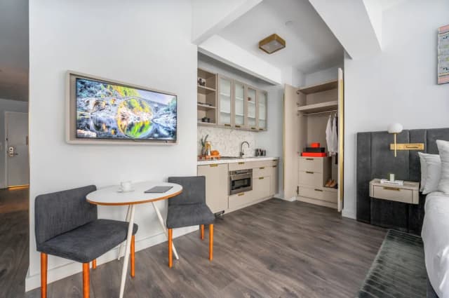 17John-Classic Studio, 1 Queen Bed, Kitchen-11