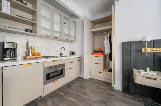 17John-Classic Studio, 1 Queen Bed, Kitchen-12