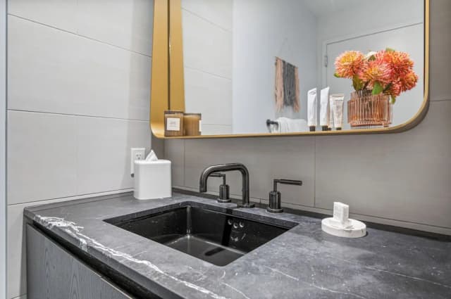 17John-Classic Studio, 1 Queen Bed, Kitchen-14