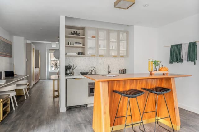 17John-Presidential Suite, 1 King Bed with Sofa bed, Kitchen-14