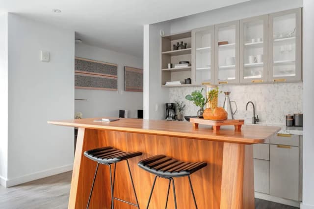 17John-Presidential Suite, 1 King Bed with Sofa bed, Kitchen-16