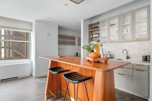 17John-Presidential Suite, 1 King Bed with Sofa bed, Kitchen-15