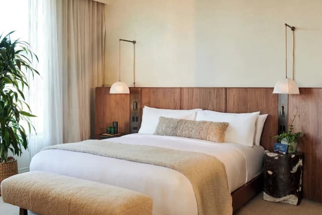 1 Hotel Seattle-City King, 1 King Bed-2