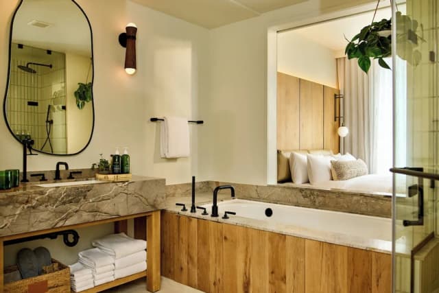 1 Hotel Seattle-City King, 1 King Bed-3