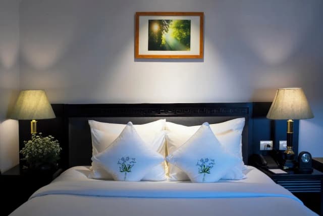 Alagon Saigon Hotel & Spa-Ben Thanh Gem Deluxe Room-2