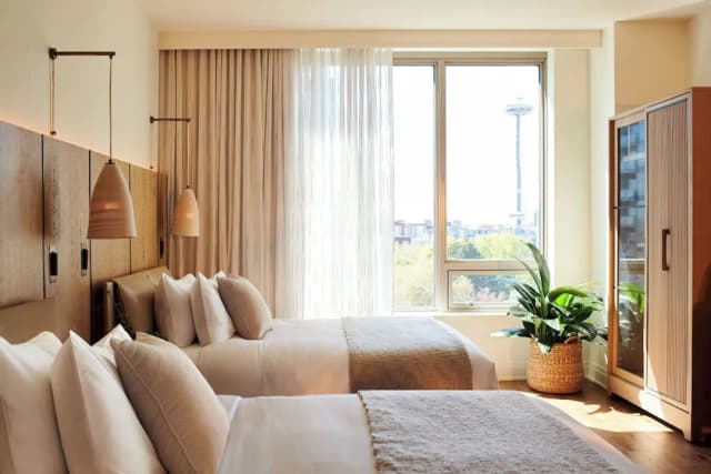 1 Hotel Seattle-2 Queen Beds, Space Needle View-2
