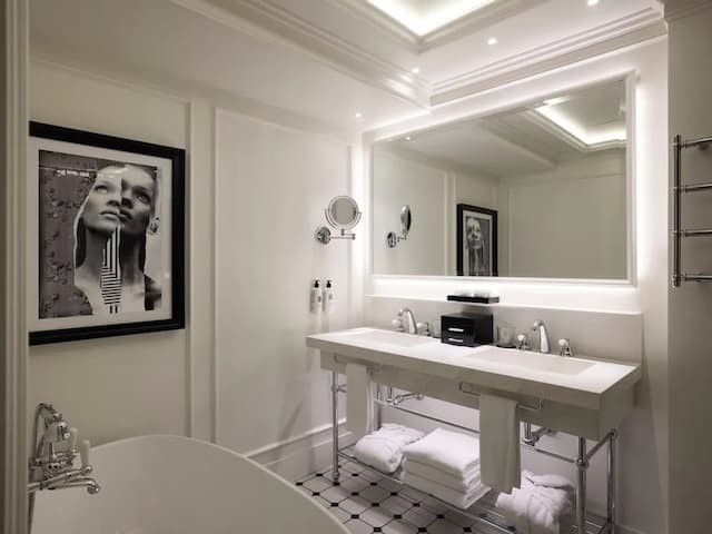 Sofitel Barcelona Skipper-Premium Room, 1 King Bed, Ocean View-3