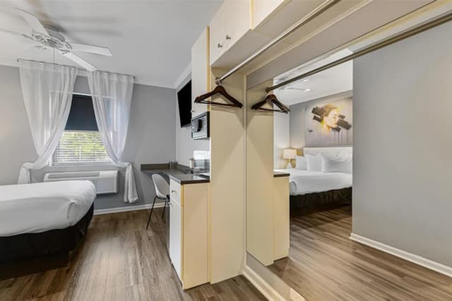 호텔 시카고 웨스트 루프, 슈어스테이 컬렉션 바이 베스트 웨스턴-스탠다드룸, 더블침대 1개, 금연, 냉장고 및 전자레인지-5