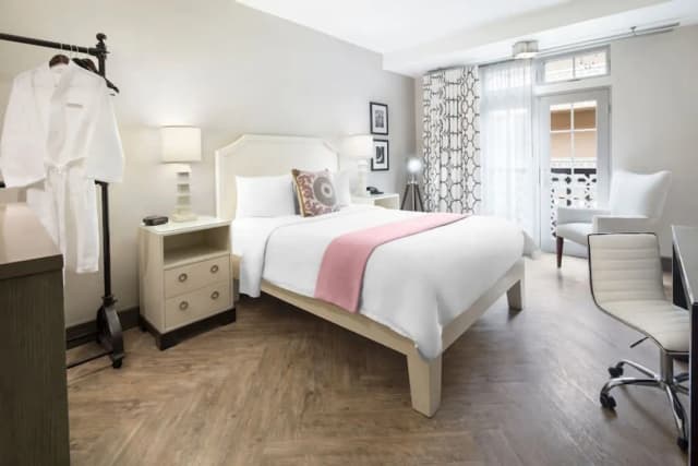 好萊塢飯店-豪華客房, 1 張加大雙人床, 冰箱和微波爐, 城市景觀-1