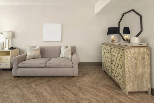 好萊塢飯店-行政客房, 1 張特大雙人床, 冰箱和微波爐, 庭園景觀-2