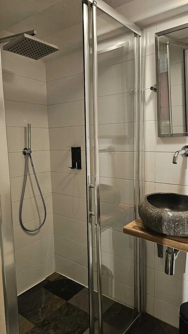 クエンティン ホテル ゴールデン ベア-Lower Ground Floor Double Room-5