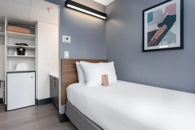 YWCA 酒店-客房, 1 張單人床, 共用浴室-1