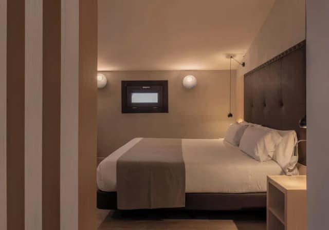 Gran Hotel Barcino-Suite 2 pax-4