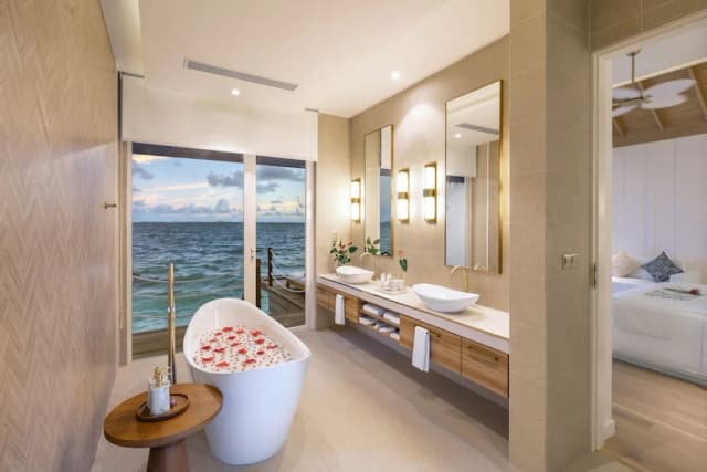 班多斯島渡假村-Sunset Water Villa-6
