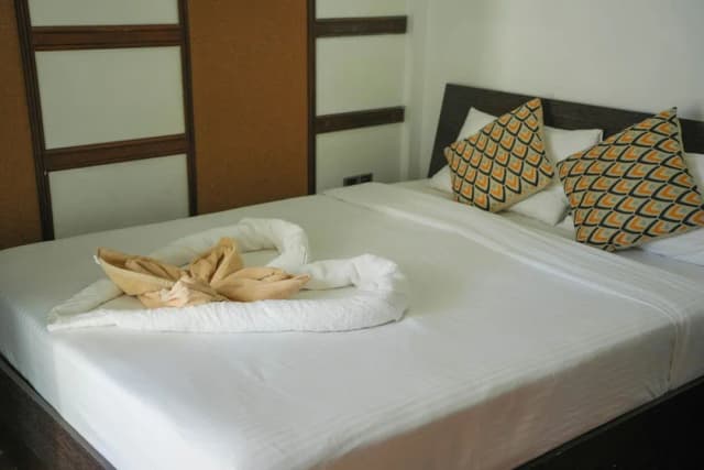 Ripple Beach Inn-Deluxe Room with Balcony-18