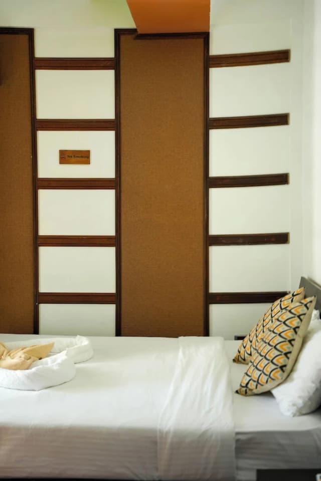 Ripple Beach Inn-Deluxe Room with Balcony-8
