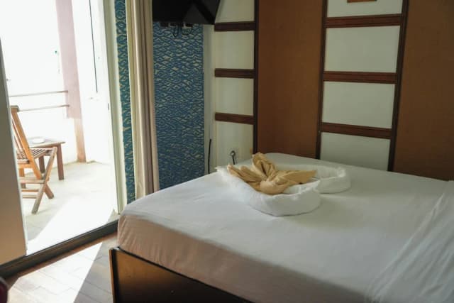 Ripple Beach Inn-Deluxe Room with Balcony-4