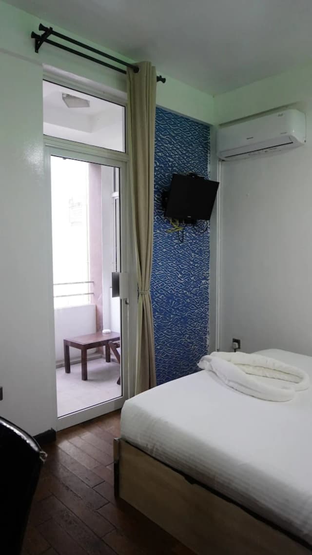 Ripple Beach Inn-Deluxe Room with Balcony-2