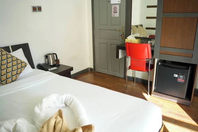 Ripple Beach Inn-Deluxe Room with Balcony-7