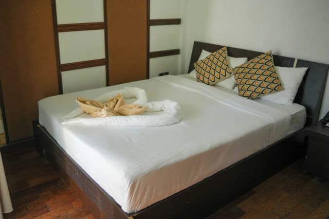 Ripple Beach Inn-Deluxe Room with Balcony-10