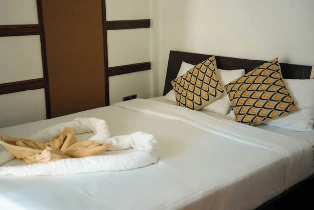 Ripple Beach Inn-Deluxe Room with Balcony-15