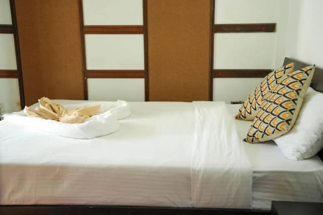 Ripple Beach Inn-Deluxe Room with Balcony-13