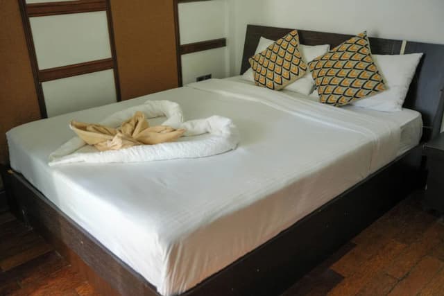 Ripple Beach Inn-Deluxe Room with Balcony-11