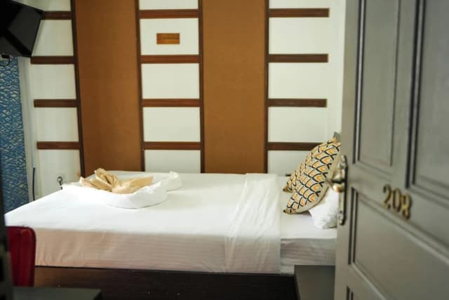 Ripple Beach Inn-Deluxe Room with Balcony-5
