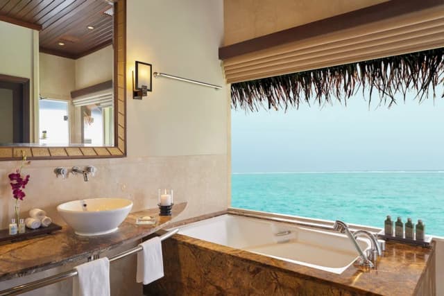 泰姬陵度假溫泉飯店-Sunrise Overwater Villa-4