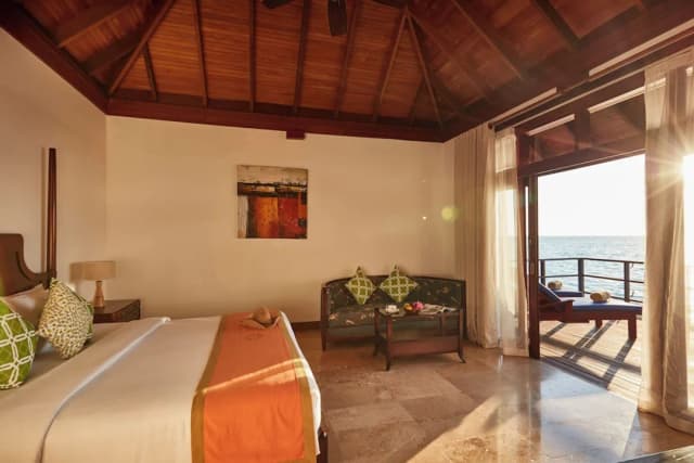 歐芙菲莉島太陽西昂度假村-Deluxe Water Villa-2