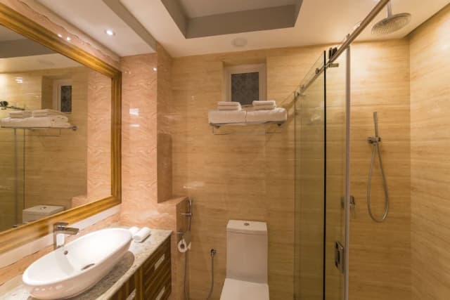 사만 호스트-Super Deluxe Room with Balcony & Free Return Airport Transfer-8