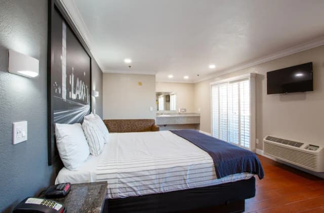 英格爾伍德洛杉磯國際機場溫德姆速 8 飯店-One Queen Bed-2