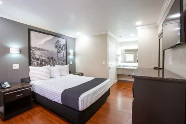 英格爾伍德洛杉磯國際機場溫德姆速 8 飯店-One Queen Bed-1