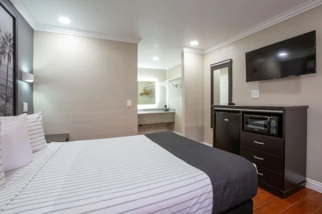 英格爾伍德洛杉磯國際機場溫德姆速 8 飯店-One Queen Bed-6