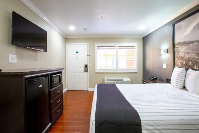 英格爾伍德洛杉磯國際機場溫德姆速 8 飯店-One Queen Bed-4