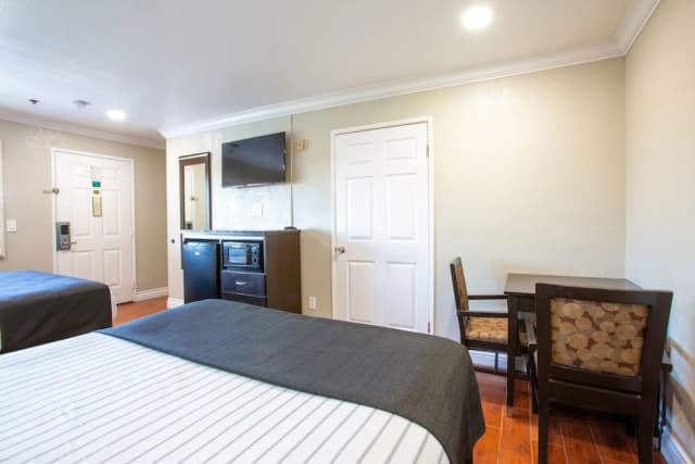 英格爾伍德洛杉磯國際機場溫德姆速 8 飯店-Two Queen Beds-3